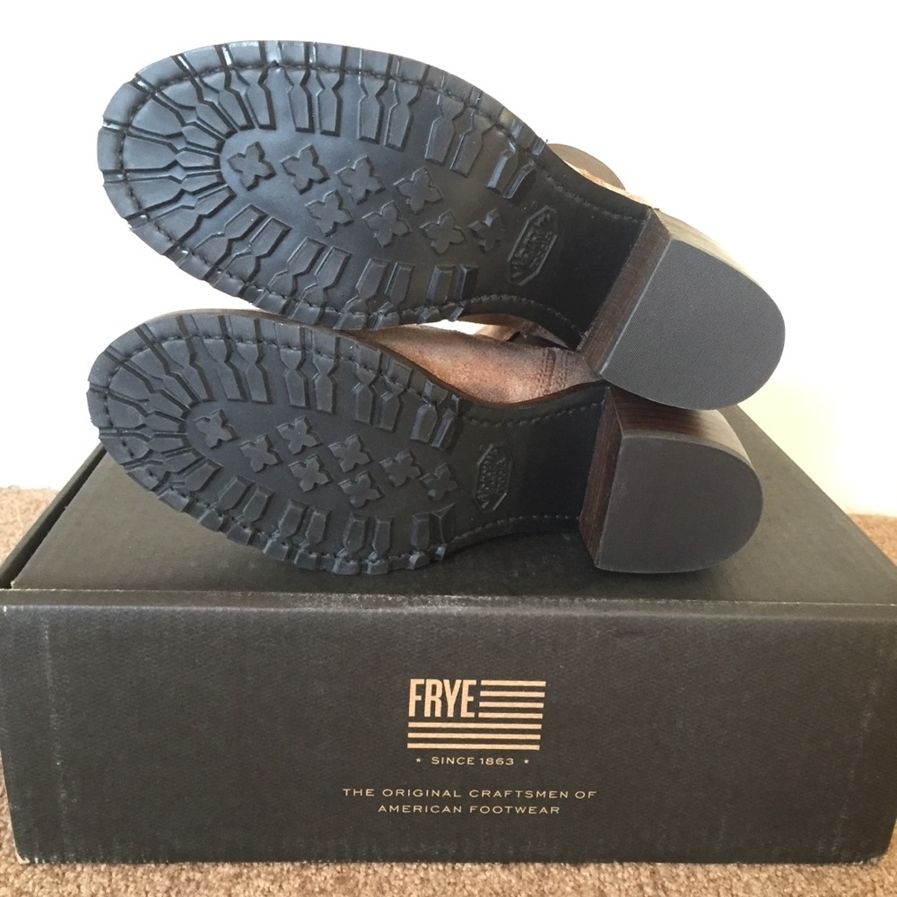 Frye Sabrina Chelsea Boots NWT - Picture 3 of 7